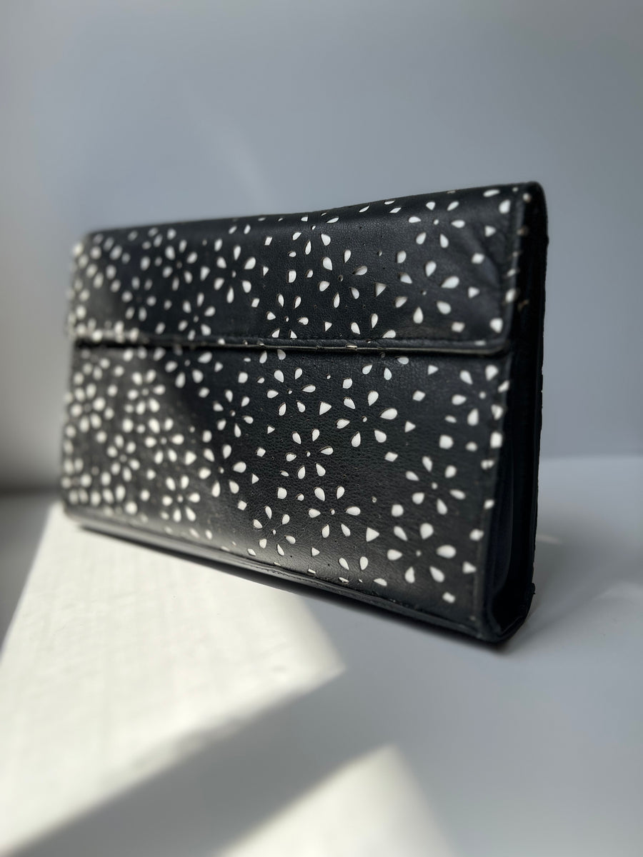 THE DAISY CLUTCH — FINAL SALE