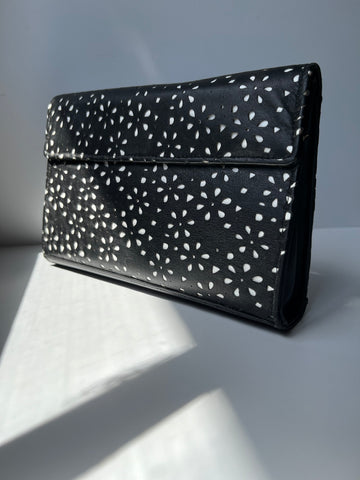 THE DAISY CLUTCH — FINAL SALE