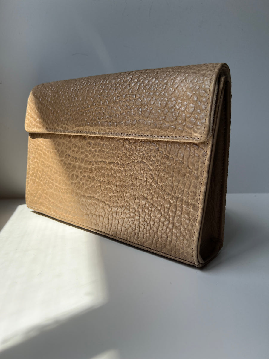 THE SNAP CLUTCH — TAN — FINAL SALE