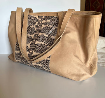 THE PROMENADE TOTE — BEIGE - FINAL SALE